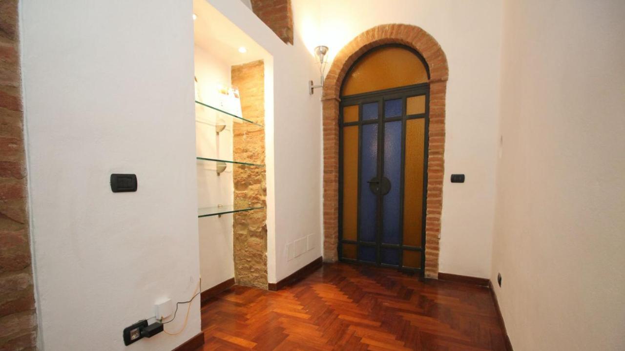 Logge Del Papa Apartment Сиена Екстериор снимка
